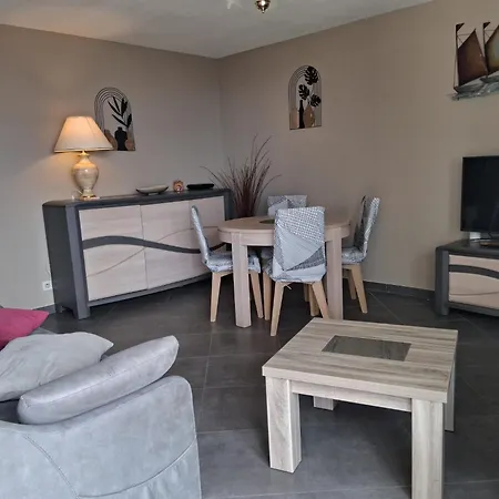 Vue Sur Piscine Апартаменты Сет