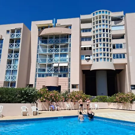 Vue Sur Piscine Апартаменты *